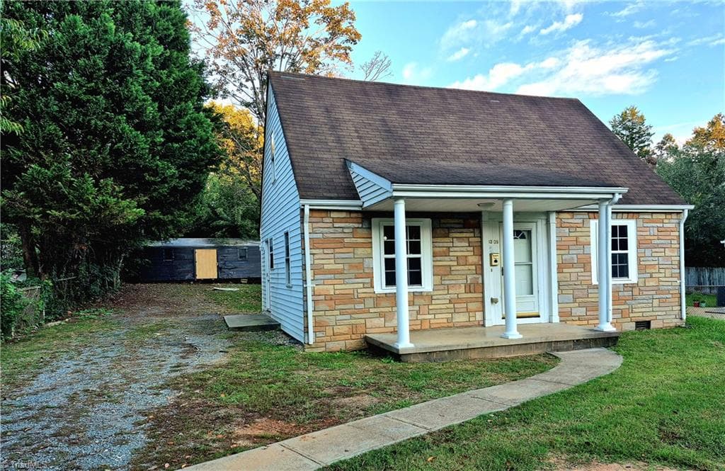 Stick/Site Built at 3309 Heitman Drive, Winston-Salem NC 27107, photo 2 of 11