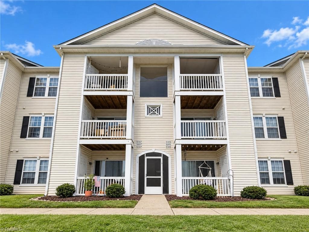 Stick/Site Built at 5205 Lambeth Farm Lane, Kernersville NC 27284, photo 5 of 46
