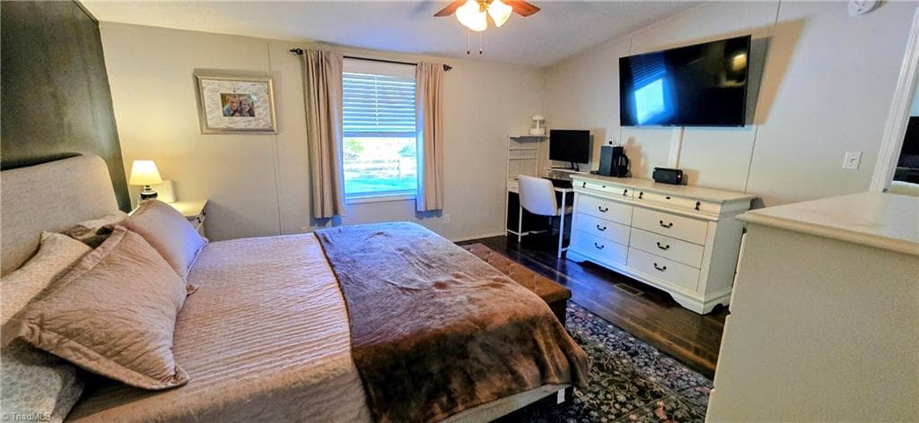 Manufactured Home at 330 Keystone Drive, Summerfield NC 27358, photo 16 of 39