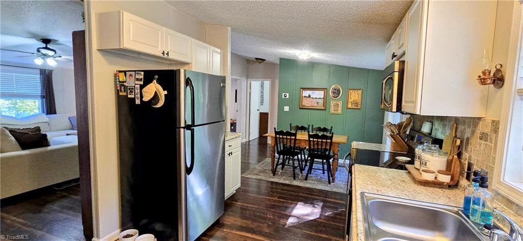 Manufactured Home at 330 Keystone Drive, Summerfield NC 27358, photo 12 of 39