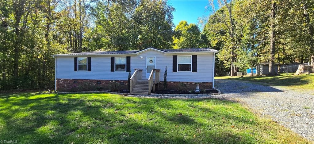 Manufactured Home at 330 Keystone Drive, Summerfield NC 27358, photo 32 of 39