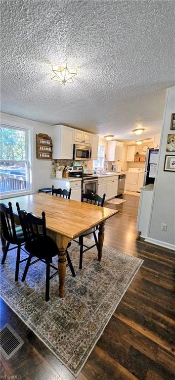 Manufactured Home at 330 Keystone Drive, Summerfield NC 27358, photo 9 of 39