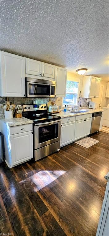 Manufactured Home at 330 Keystone Drive, Summerfield NC 27358, photo 10 of 39
