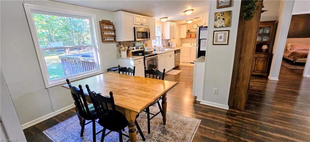 Manufactured Home at 330 Keystone Drive, Summerfield NC 27358, photo 4 of 39