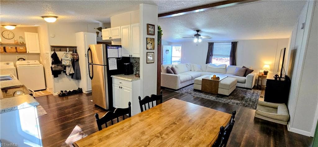 Manufactured Home at 330 Keystone Drive, Summerfield NC 27358, photo 8 of 39