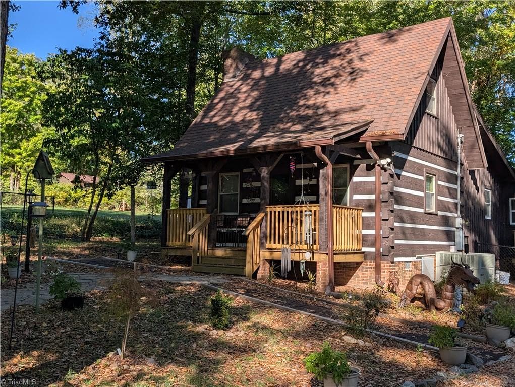 Stick/Site Built at 924 Carter Street, Eden NC 27288, photo 4 of 33