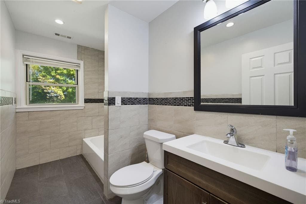 Stick/Site Built at 337 E Rhyne Avenue, Winston-Salem NC 27107, photo 14 of 30