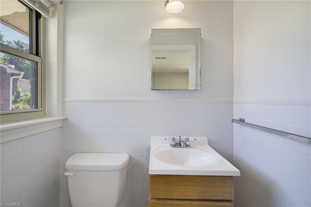 Stick/Site Built at 337 E Rhyne Avenue, Winston-Salem NC 27107, photo 11 of 30