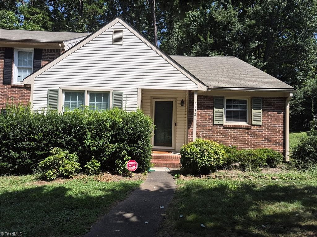 2732 Windy Crossing, Winston-Salem NC 27127