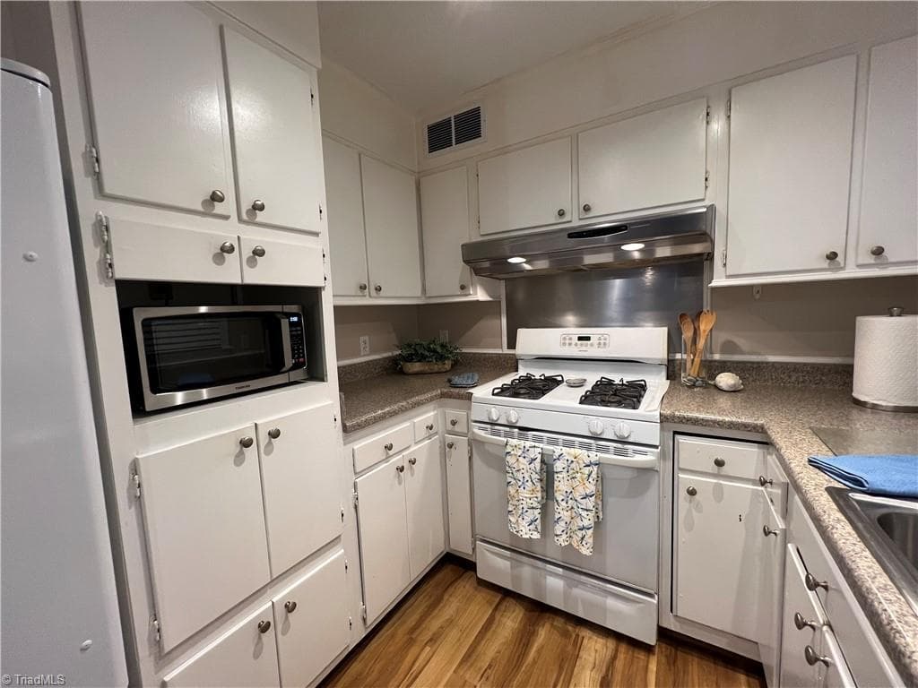 Stick/Site Built at 1302 Runyon Drive, Greensboro NC 27405, photo 12 of 39