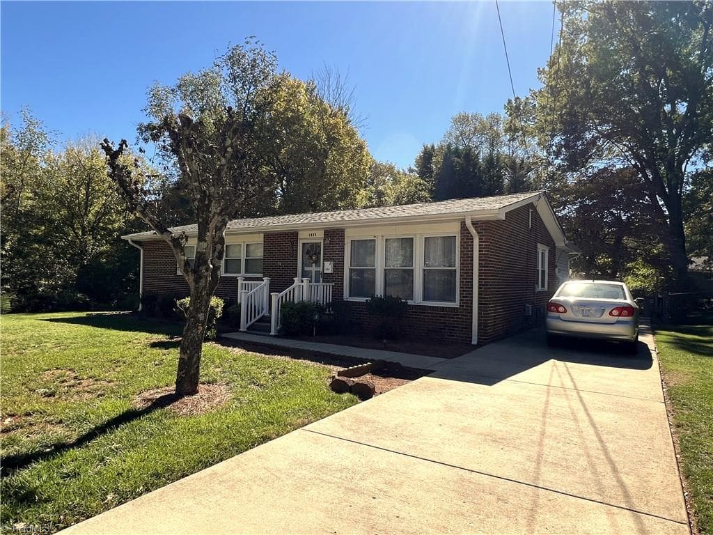 1302 Runyon Drive, Greensboro NC 27405