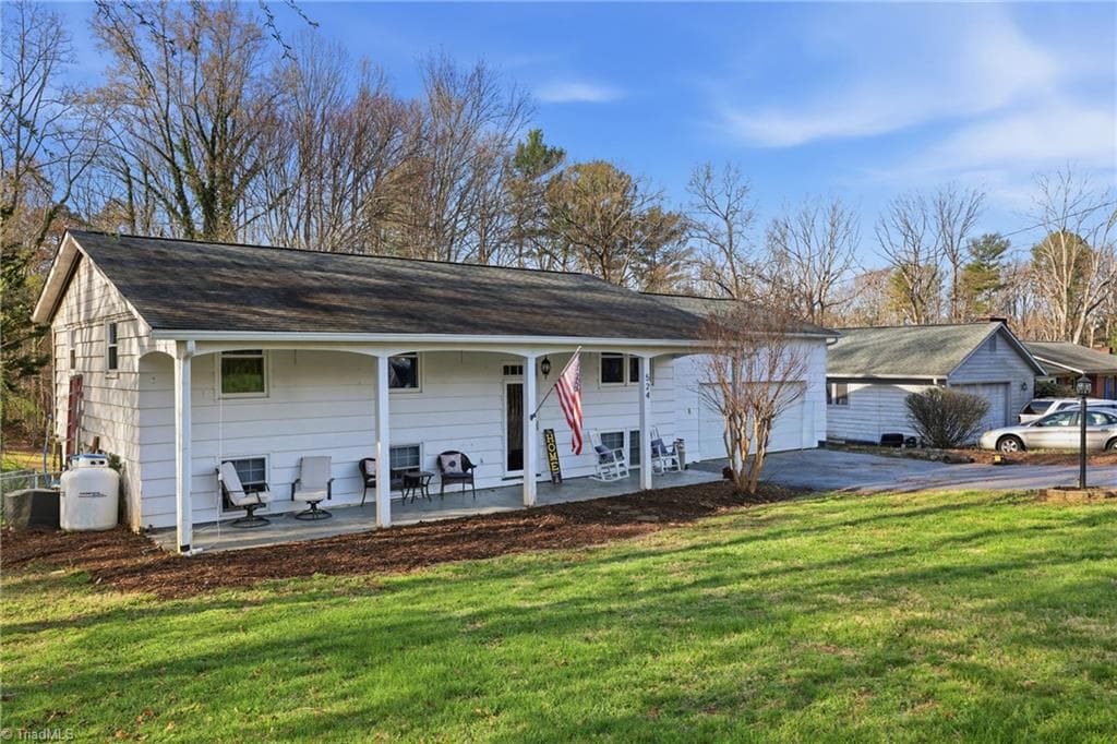 Stick/Site Built at 524 mark Lane, North Wilkesboro NC 28659, photo 3 of 36