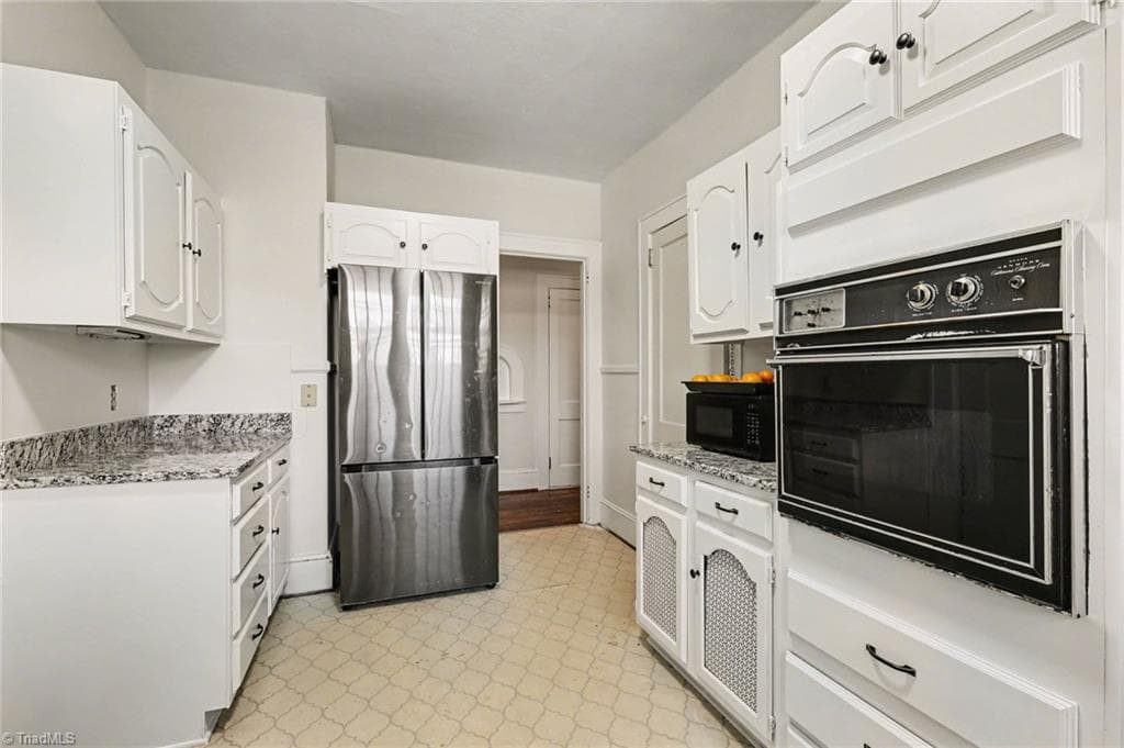 Stick/Site Built at 221 Spring Street, Thomasville NC 27630, photo 13 of 21