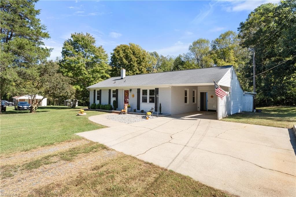 Stick/Site Built at 209 Barney Road, High Point NC 27265, photo 6 of 27