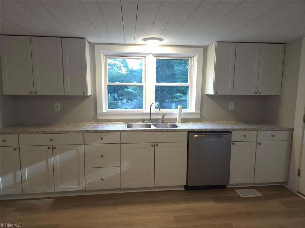 Stick/Site Built at 855 Mcgregor Road, Winston-Salem NC 27103, photo 3 of 14