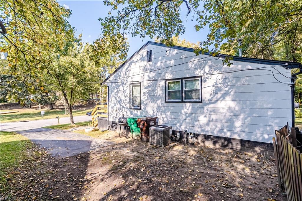 Stick/Site Built at 508 Avalon Place, High Point NC 27262, photo 17 of 27