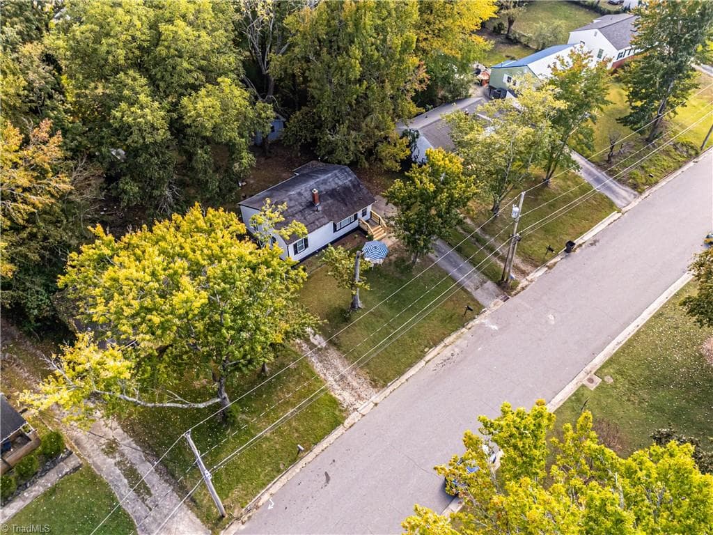 Stick/Site Built at 508 Avalon Place, High Point NC 27262, photo 24 of 27