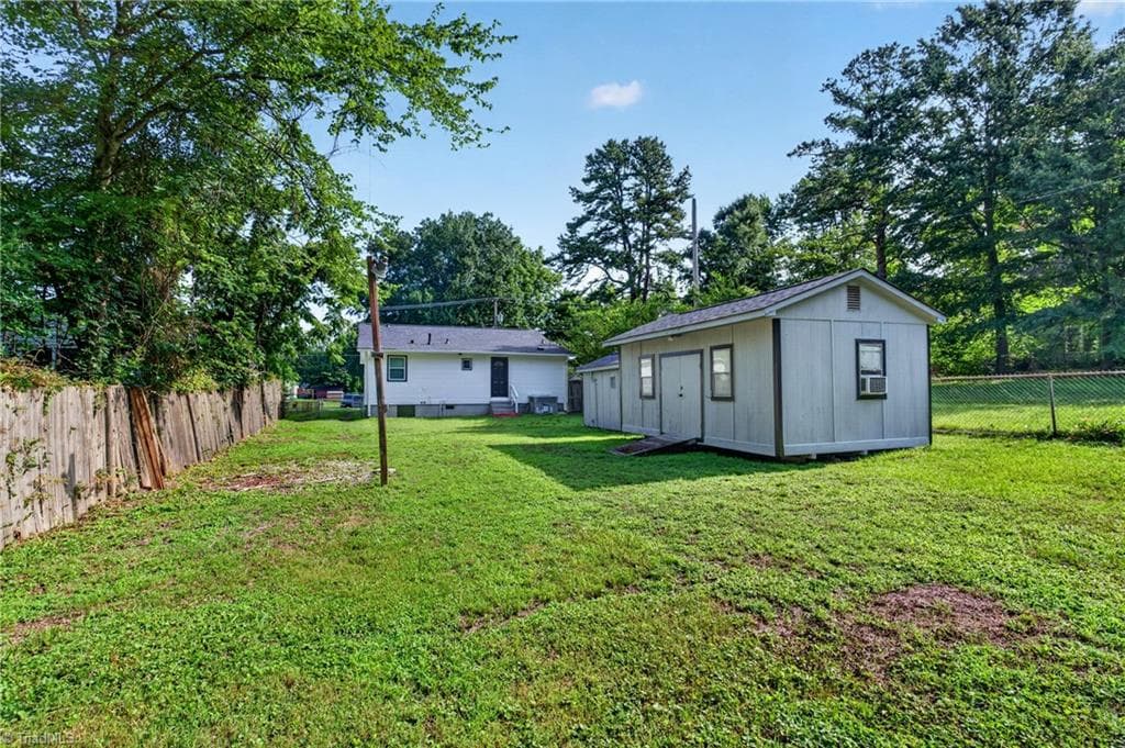 Stick/Site Built at 918 Beaumont Avenue, High Point NC 27260, photo 25 of 26