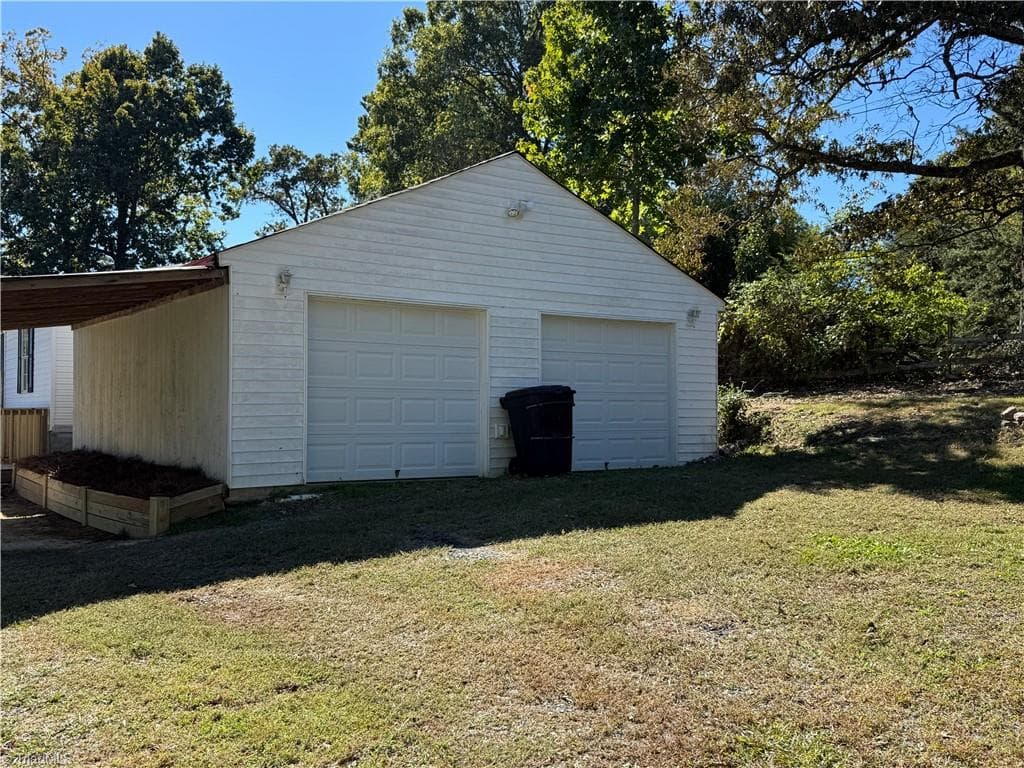Manufactured Home at 302 Queens Way, Randleman NC 27317, photo 43 of 48