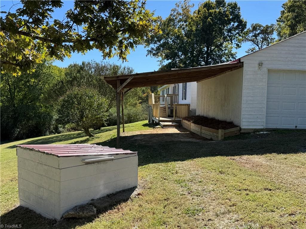 Manufactured Home at 302 Queens Way, Randleman NC 27317, photo 3 of 48