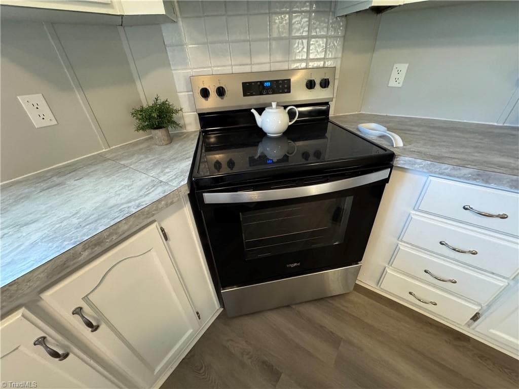 Manufactured Home at 302 Queens Way, Randleman NC 27317, photo 15 of 48
