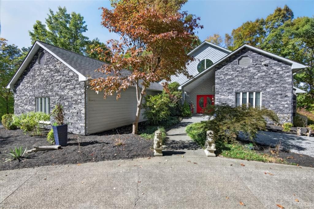 1740 Foxcliff Drive, Mebane NC 27302