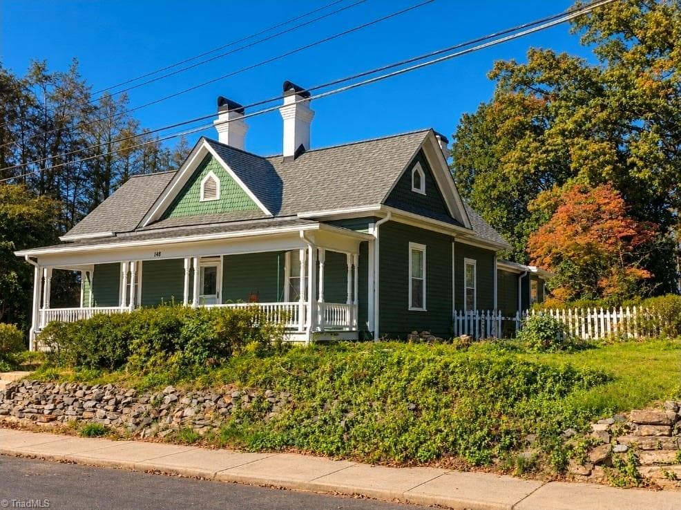 148 W Poplar Street, Mount Airy NC 27030