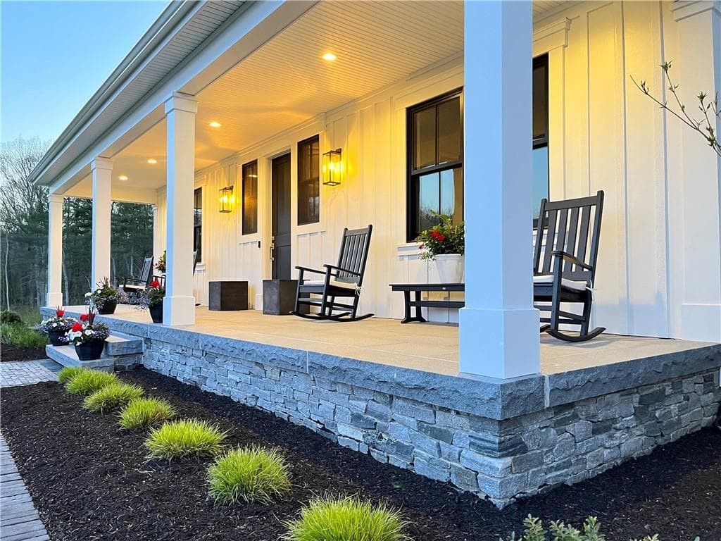 Single Family Residence at 15 Chiswick Road, Smithfield, photo 4 of 50