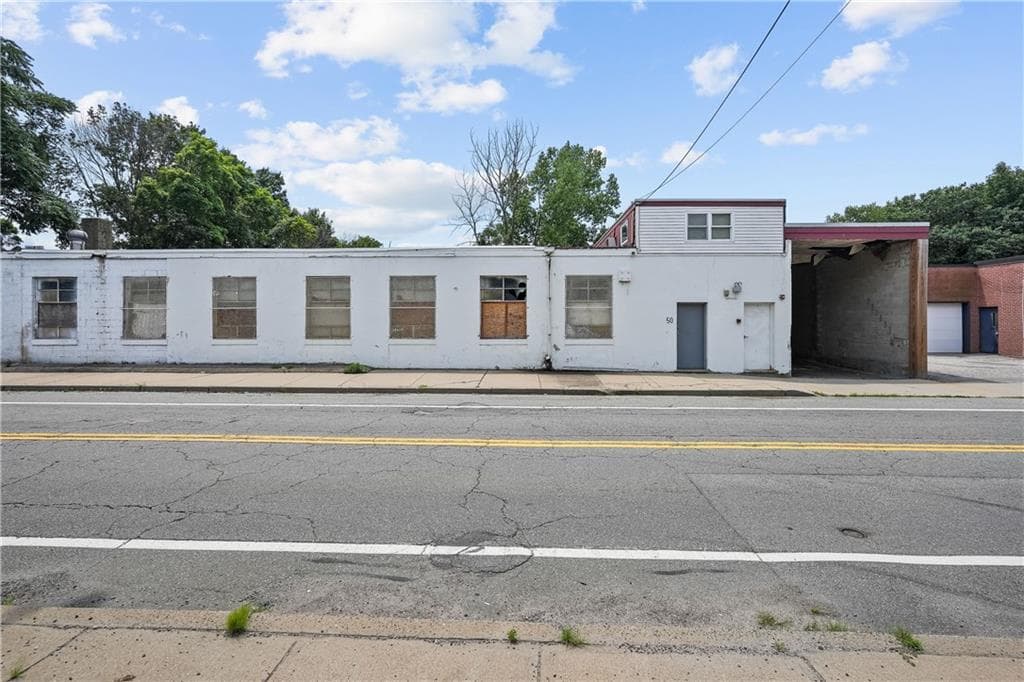 50 Waterman Avenue photo 3
