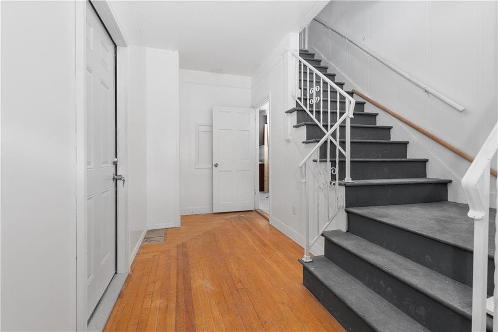58 Hamlet Avenue photo 6