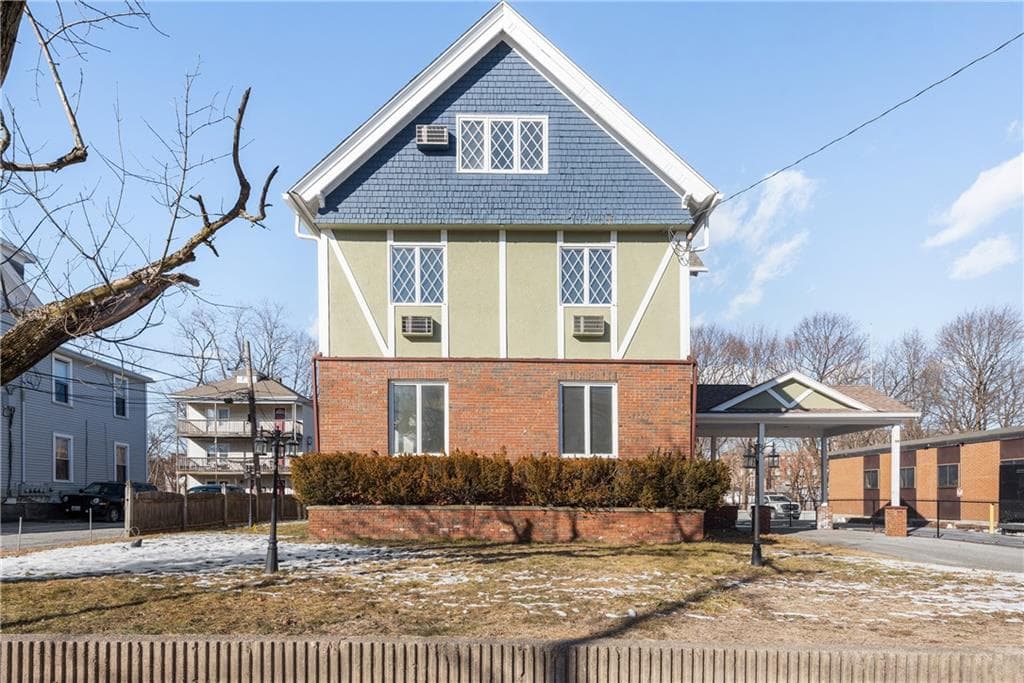 58 Hamlet Avenue photo 3