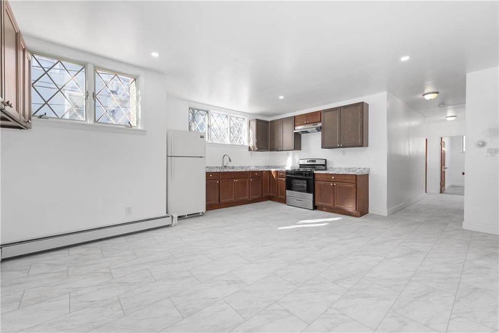 58 Hamlet Avenue photo 8