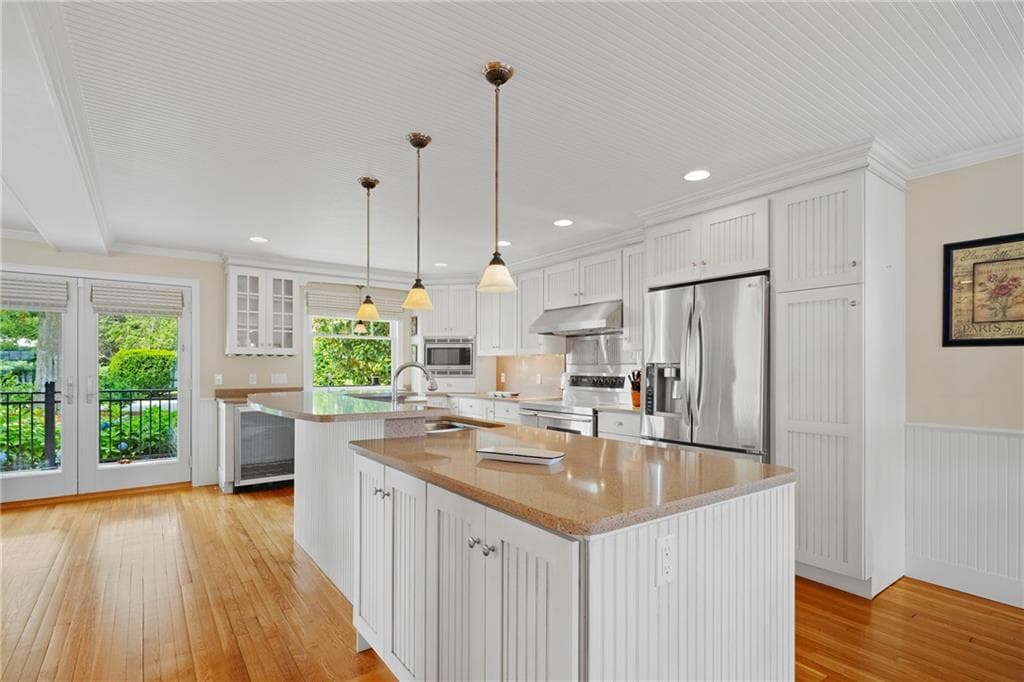 Single Family Residence at 169 Narragansett Boulevard, Portsmouth, photo 22 of 50