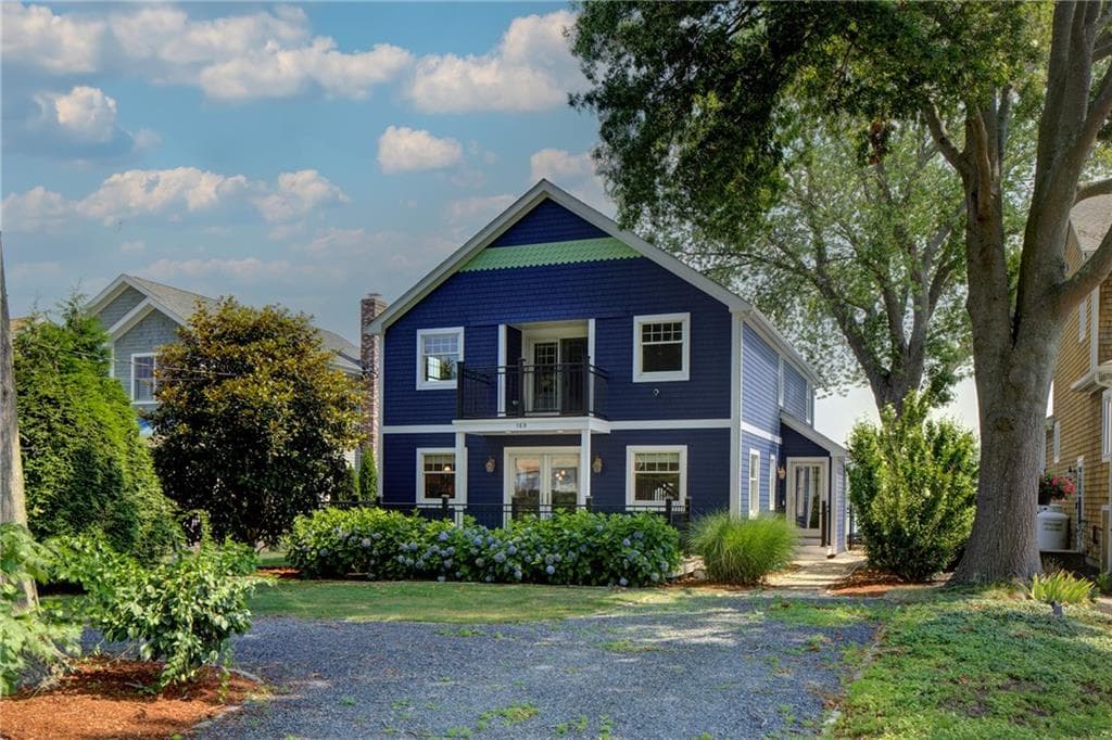 Single Family Residence at 169 Narragansett Boulevard, Portsmouth, photo 3 of 50