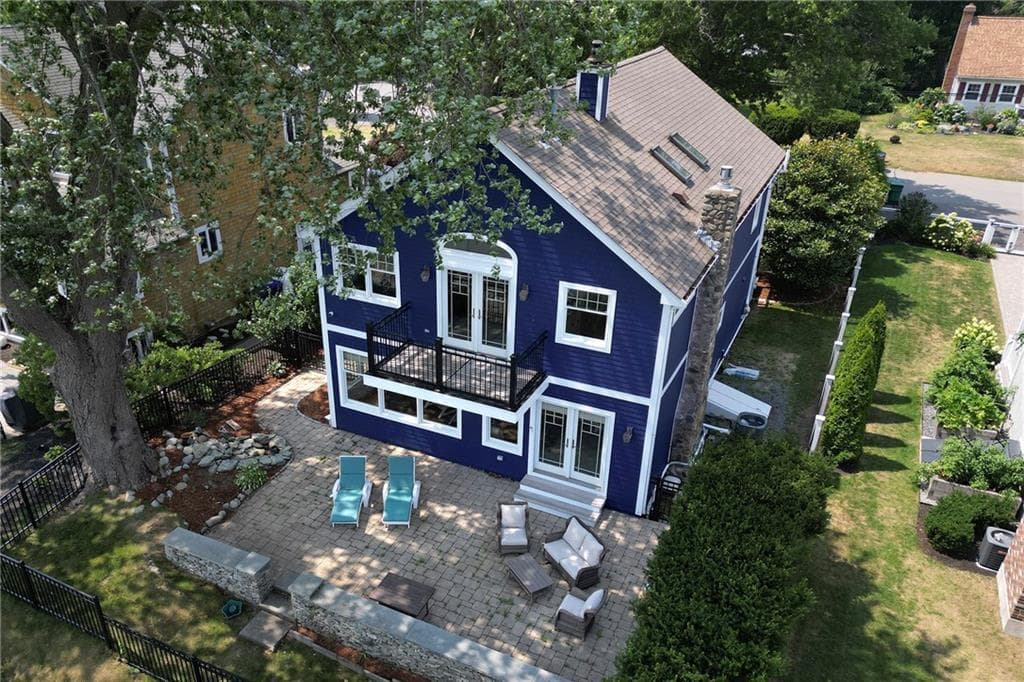 Single Family Residence at 169 Narragansett Boulevard, Portsmouth, photo 9 of 50