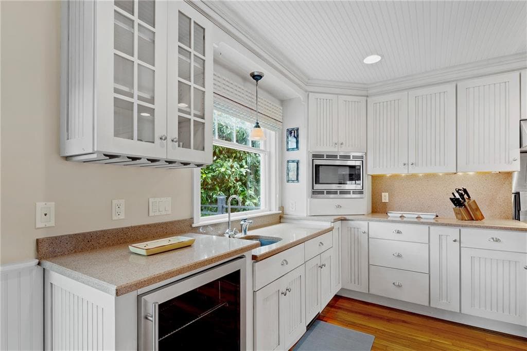 Single Family Residence at 169 Narragansett Boulevard, Portsmouth, photo 18 of 50
