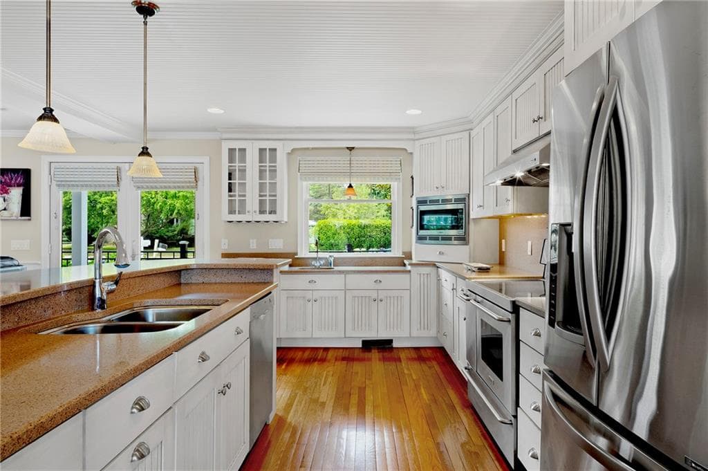Single Family Residence at 169 Narragansett Boulevard, Portsmouth, photo 19 of 50