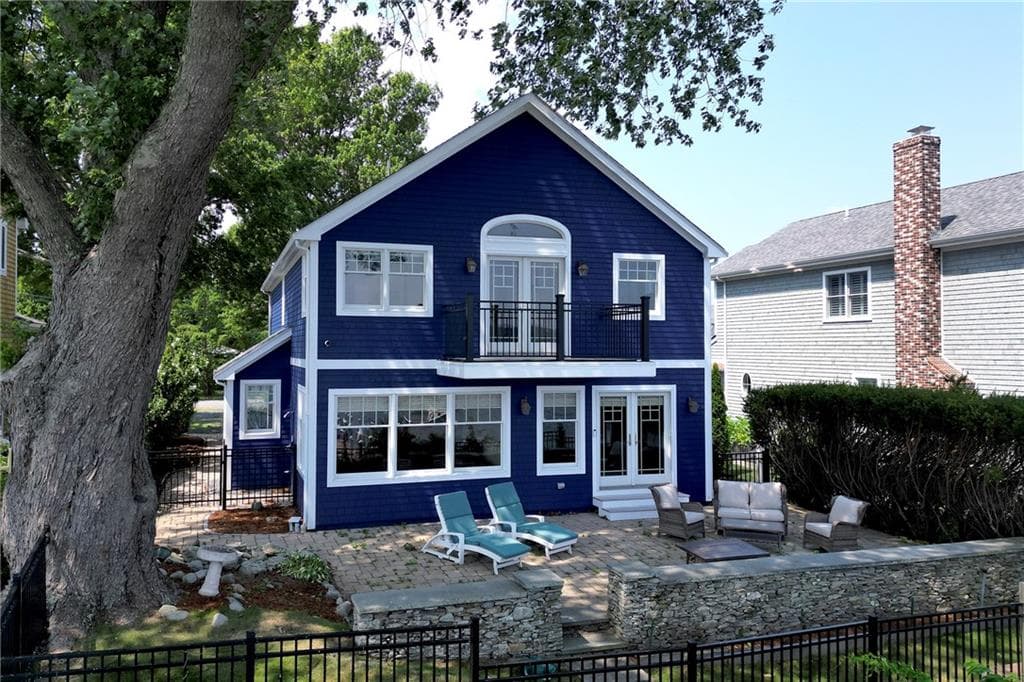 Single Family Residence at 169 Narragansett Boulevard, Portsmouth, photo 8 of 50