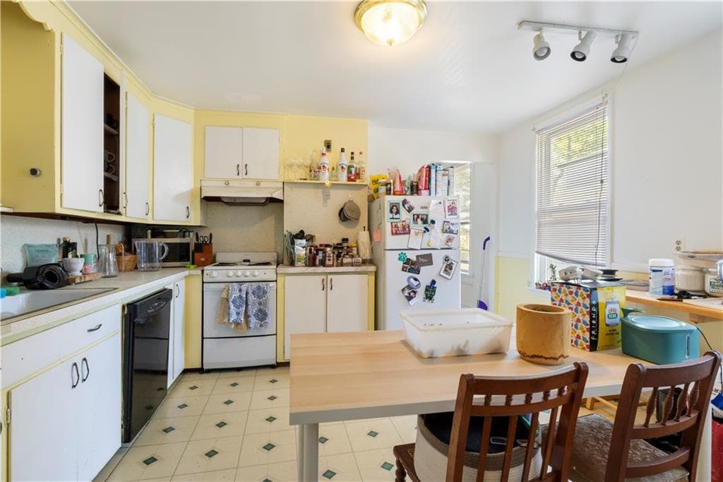 176 Williams Street photo 13
