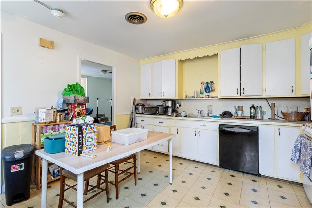 176 Williams Street photo 12