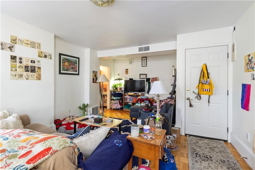 176 Williams Street photo 10