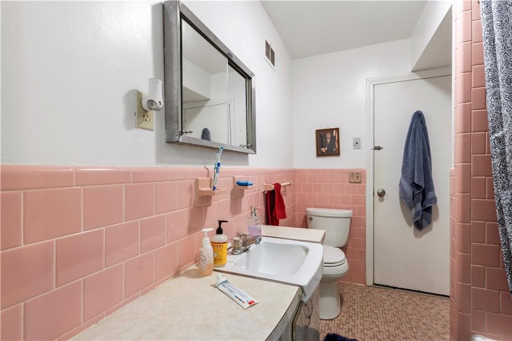 176 Williams Street photo 49