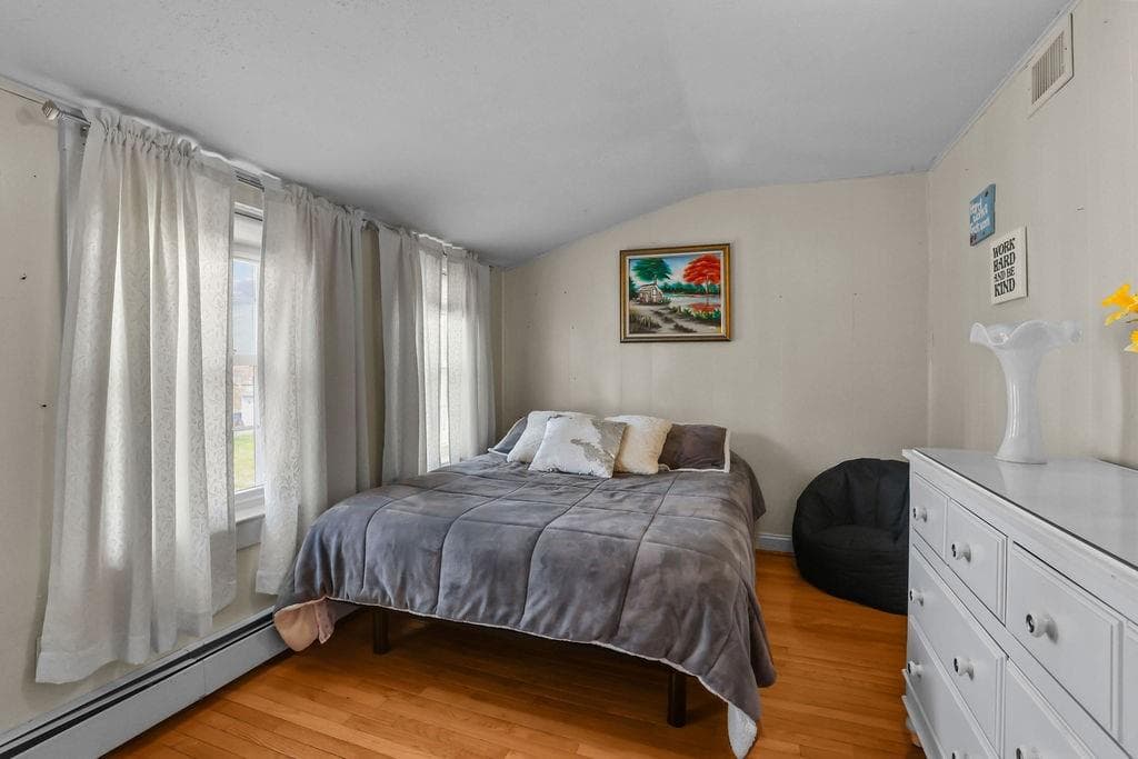 56 Errol Street photo 17