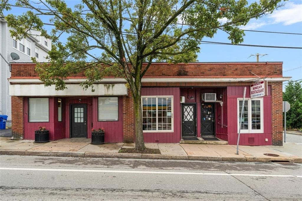 95 Warren Avenue photo 3