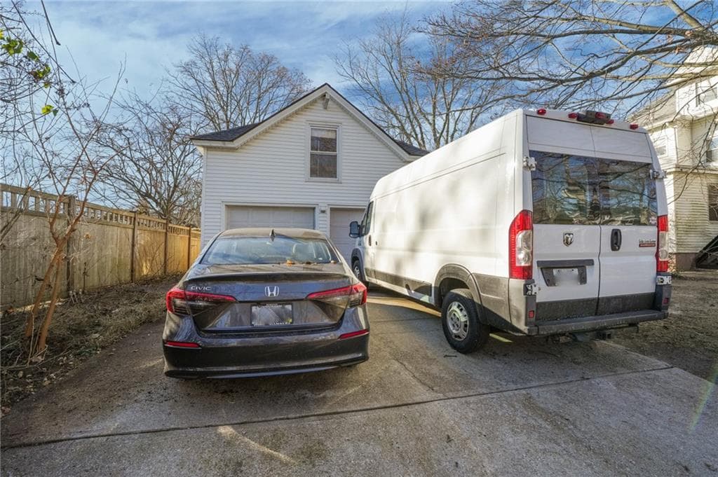 118 Arnold Avenue photo 43