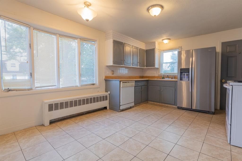 Single Family Residence at 7 Belvedere Street, Johnston, photo 6 of 16