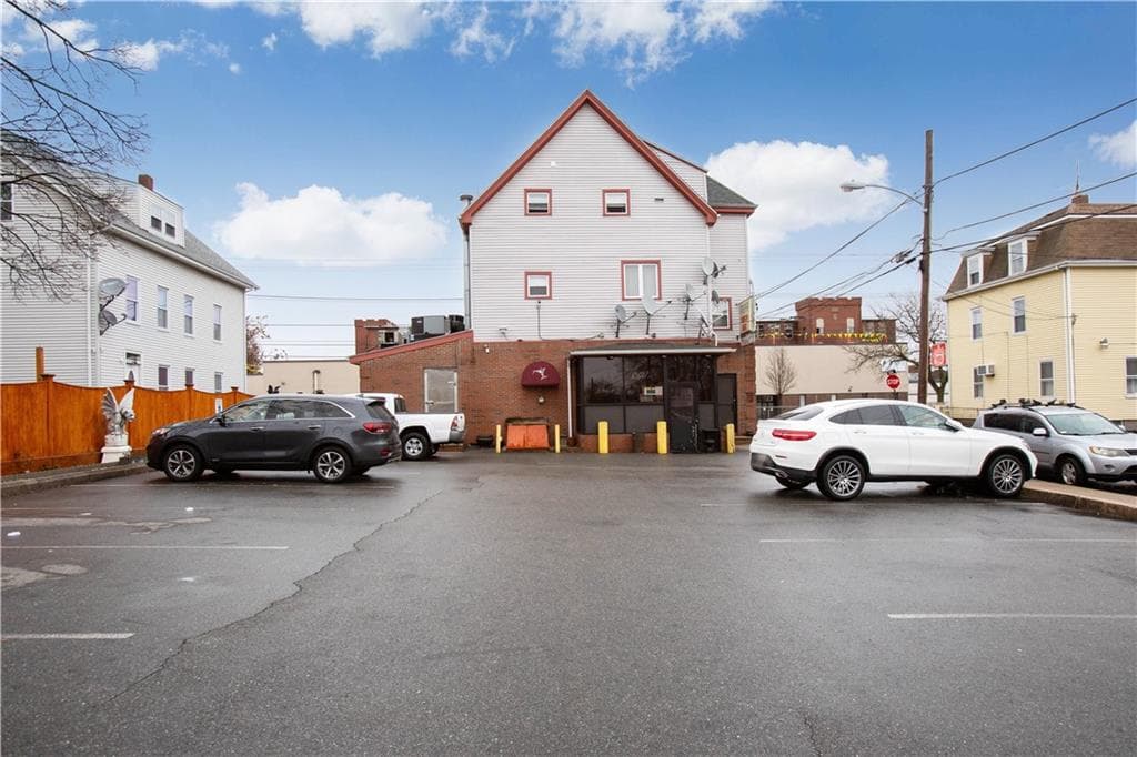 Multi Family at 546 Lonsdale Avenue, Central Falls, photo 6 of 43