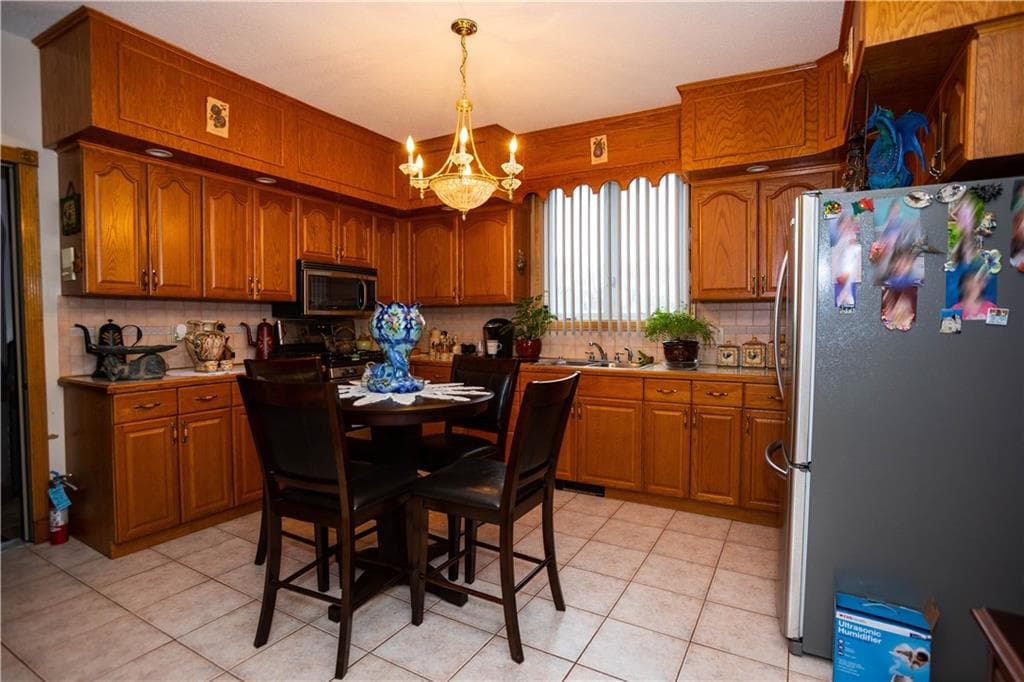 Multi Family at 546 Lonsdale Avenue, Central Falls, photo 26 of 43