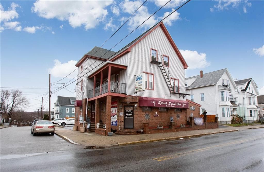 546 Lonsdale Avenue
