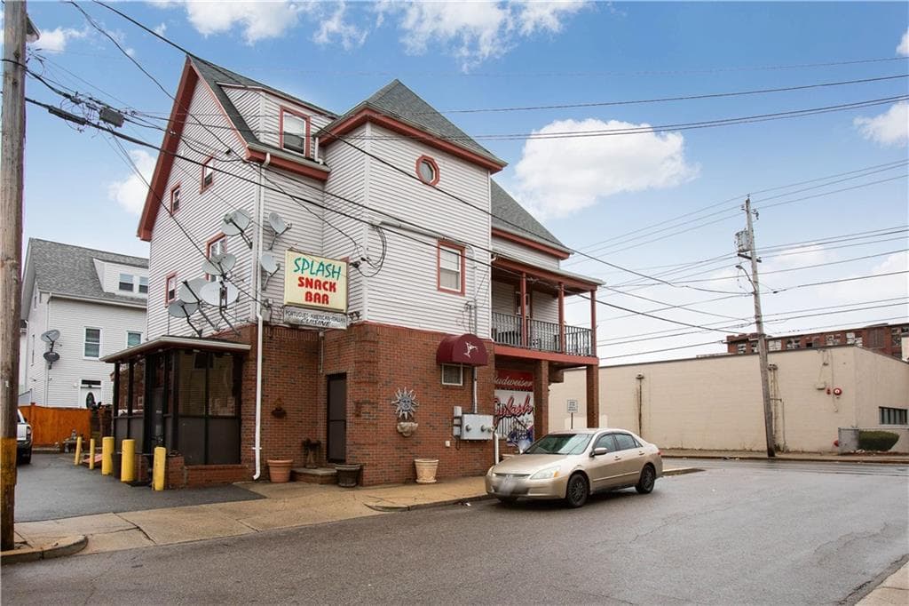 Multi Family at 546 Lonsdale Avenue, Central Falls, photo 4 of 43